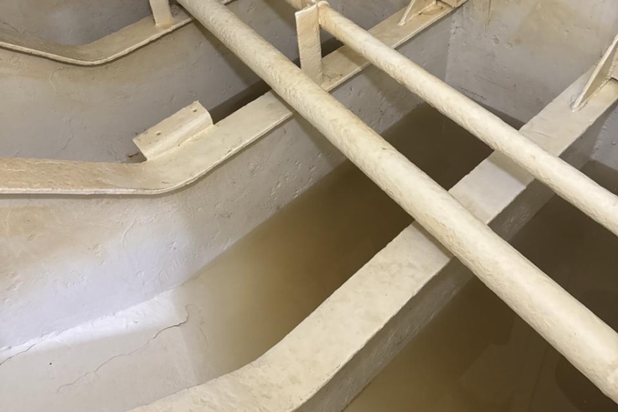 Limpeza de caixas d’água em embarcações no RS é exigência da Anvisa para garantir água potável e segurança sanitária.